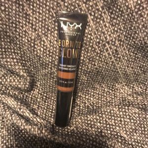 NWT NYX Born To Glow Under Eye Concealer
